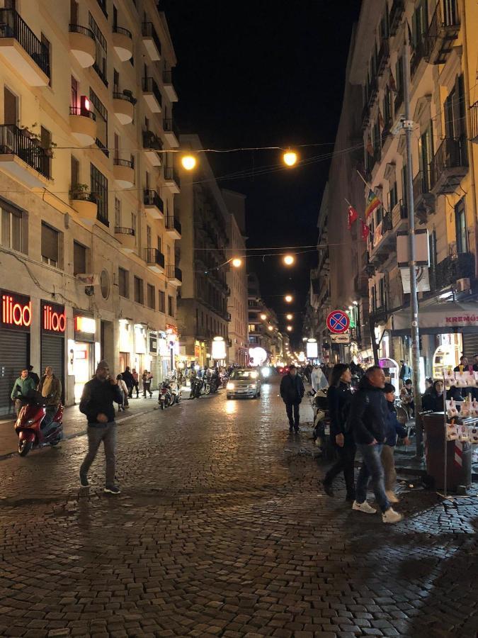 Piazza Carita' Centro Storico Naples