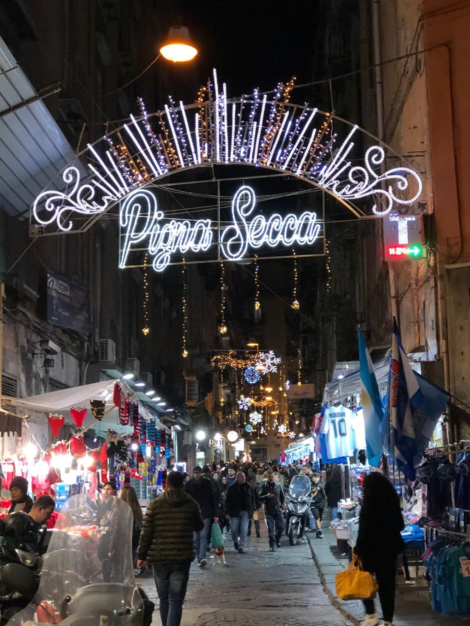 Piazza Carita' Centro Storico * Naples