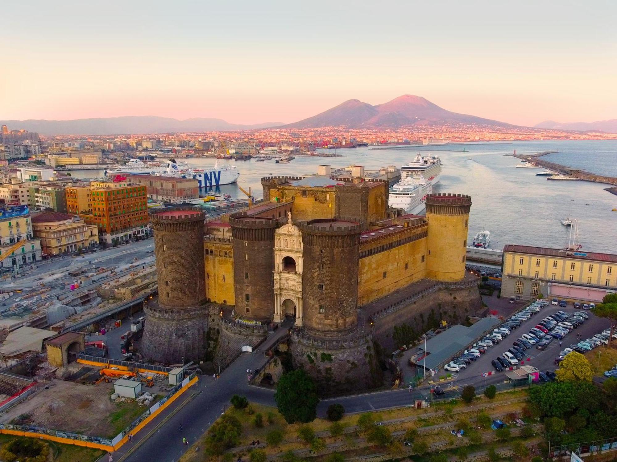 Apartment Piazza Carita' Centro Storico Naples