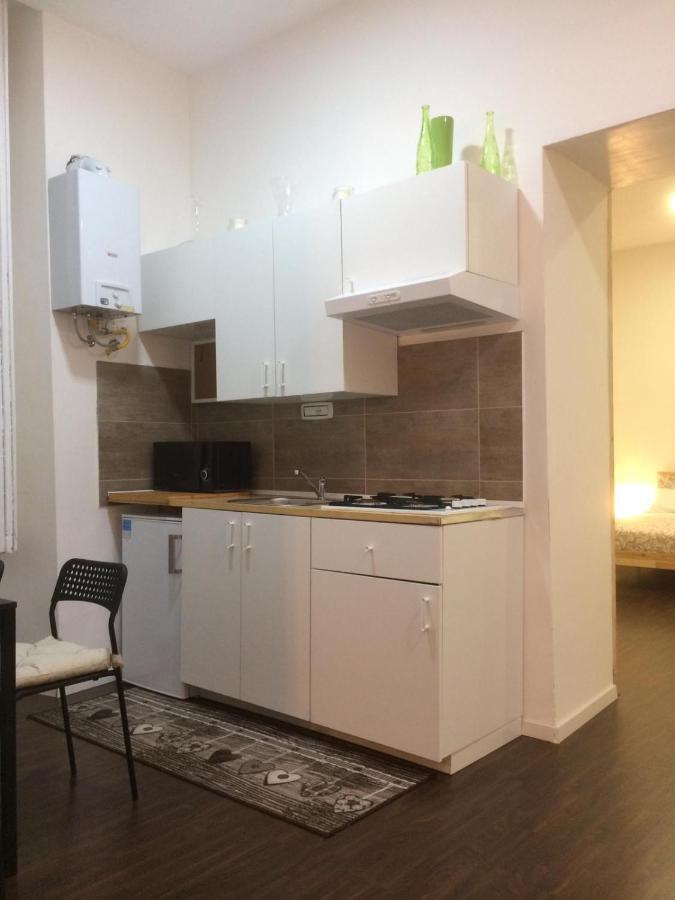 Apartment Piazza Carita' Centro Storico Naples
