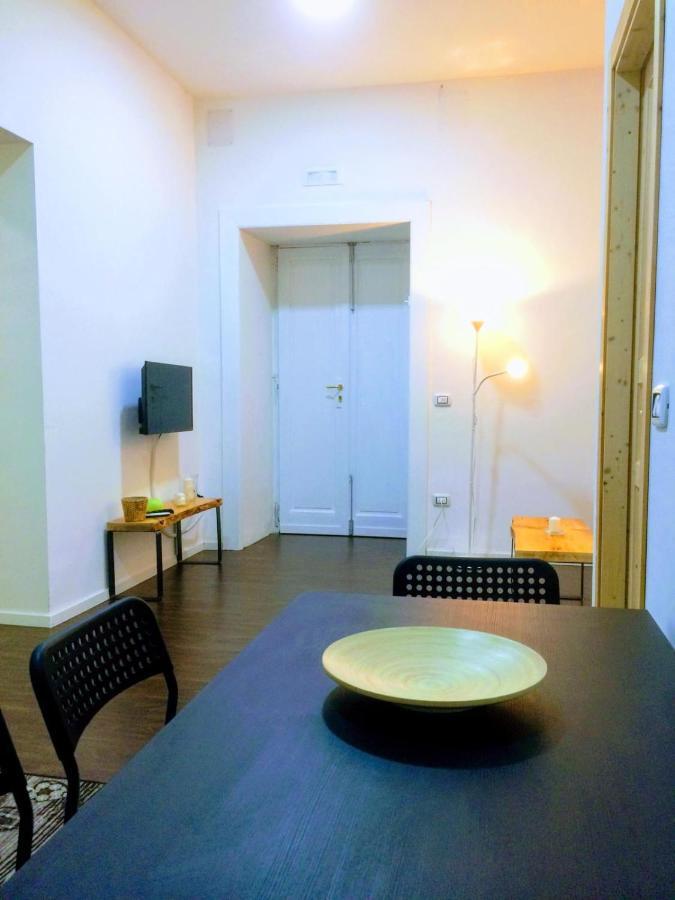 Apartment Piazza Carita' Centro Storico Naples